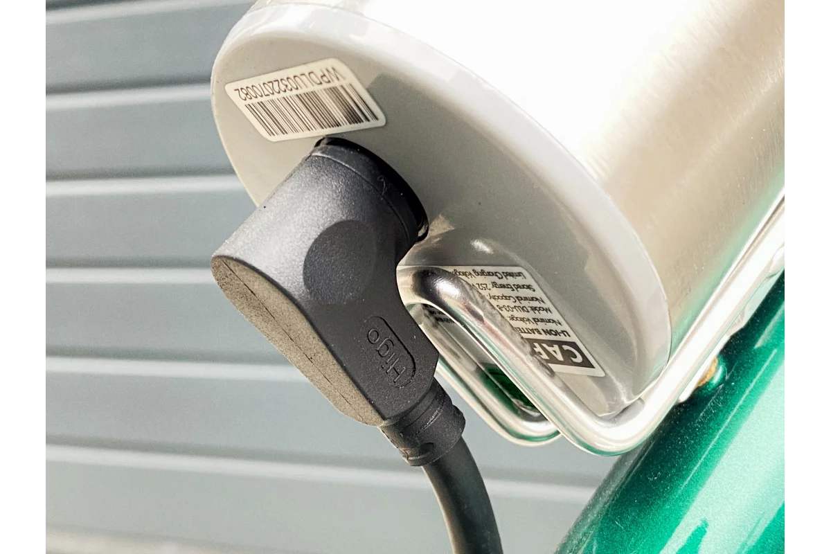 Compact battery connector transforms classic bike into e-bike