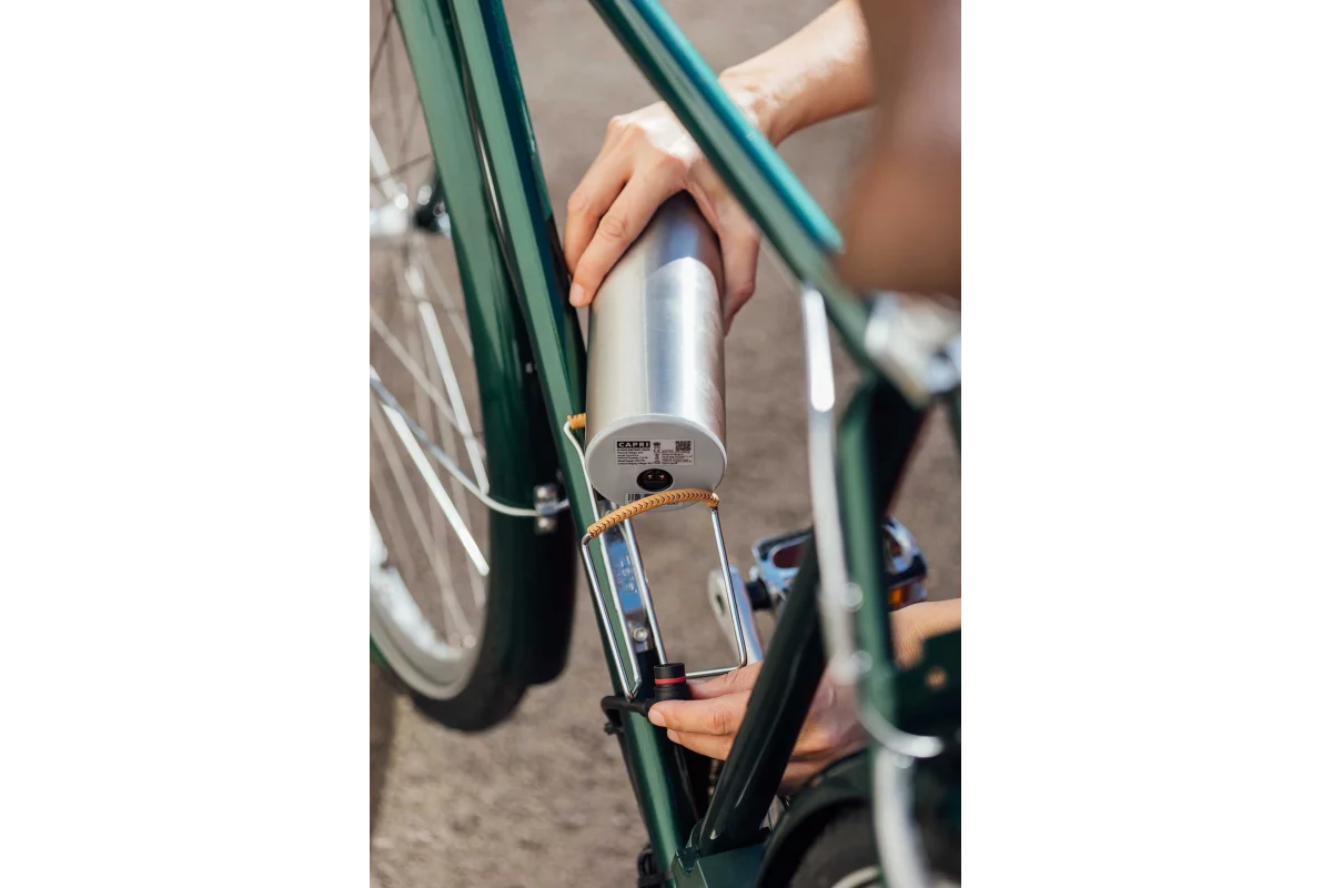 Compact battery connector transforms classic bike into e-bike