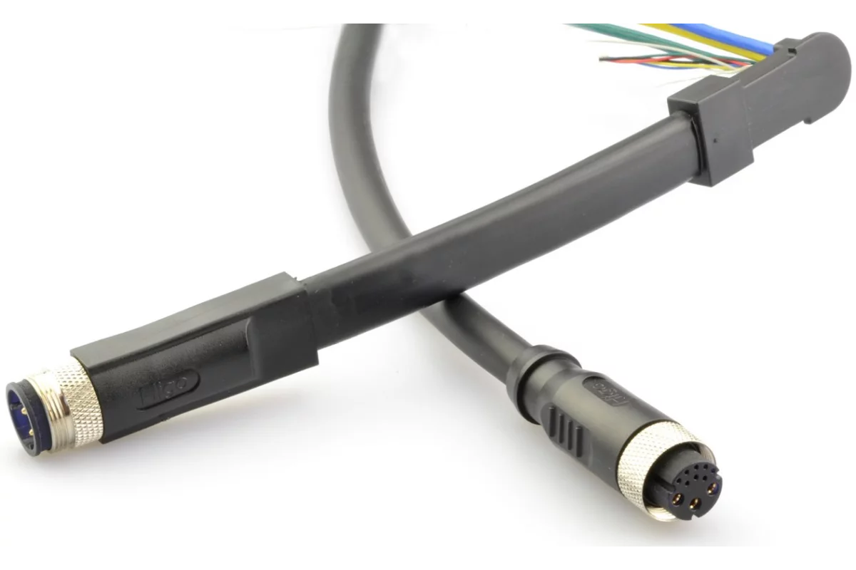 Flat cable connectors to enter the axle of the motor