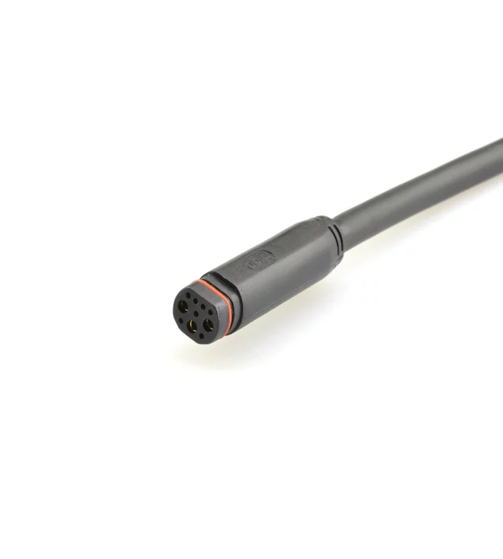 Female cable connector