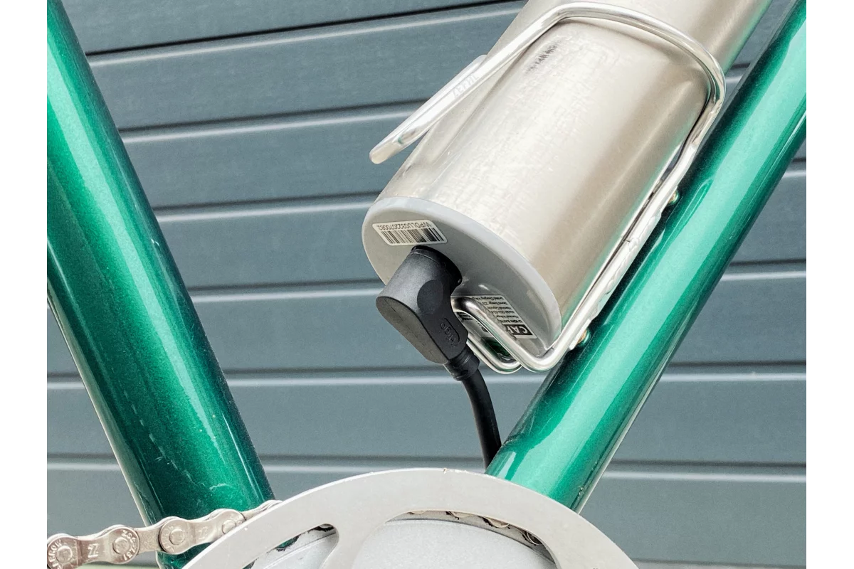 Conector compacto de batería transforma una bicicleta clásica en una e-bike